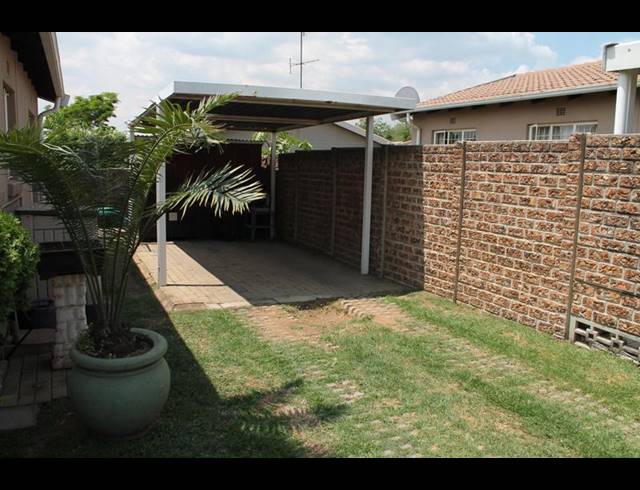 2 BEDROOM TOWNHOUSE FOR SALE IN EDEN GLEN